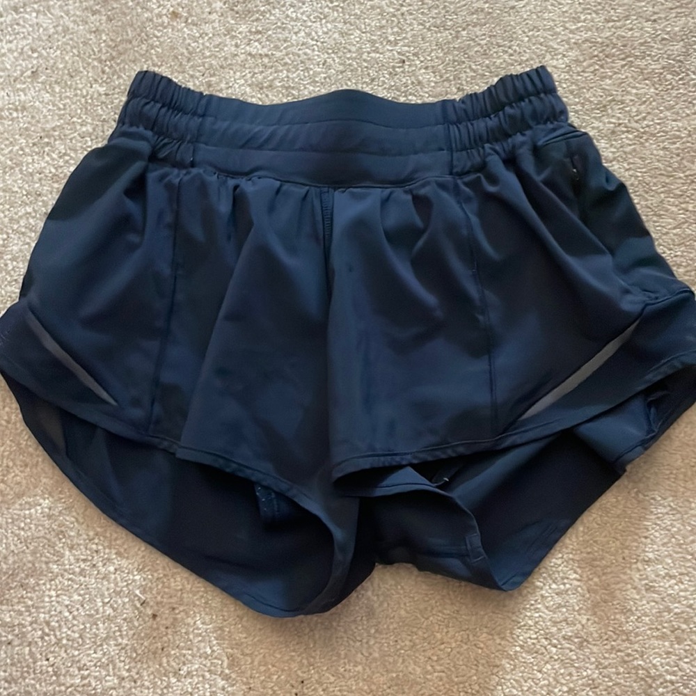 Lululemon hotty hot shorts navy 2.5 inch